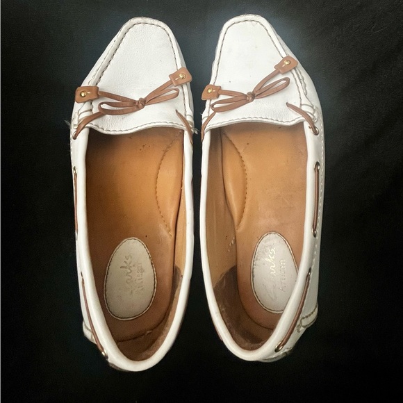 Clark’s white driving shoes - Picture 3 of 6